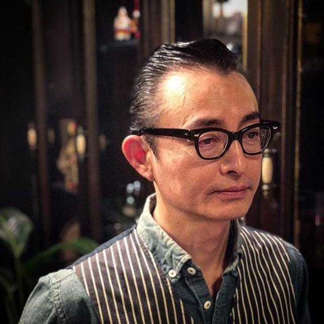 微信頭像男中年，擁抱自然美景的旅行風采