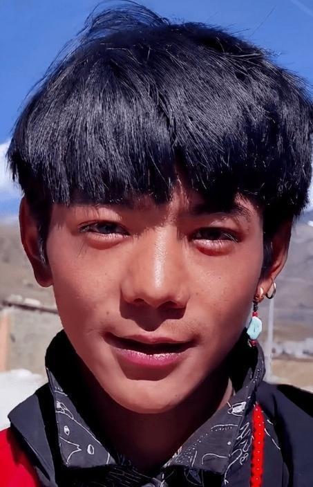 藏族小伙丁真最新視頻,藏族小伙丁真最新視頻,走進(jìn)真實與虛擬的交融世界