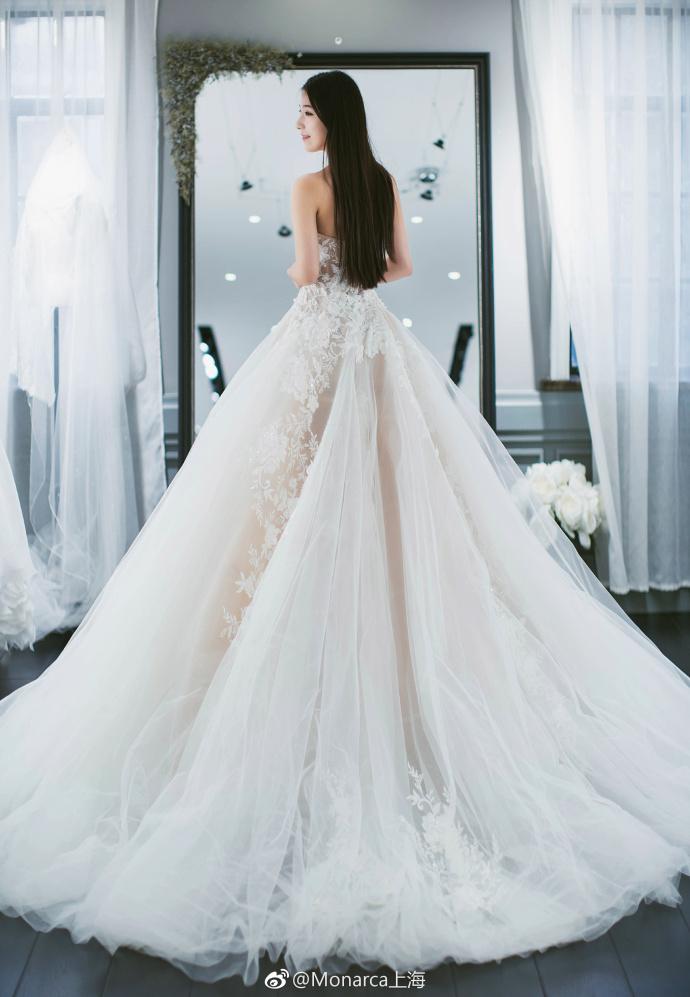 時(shí)尚潮流下的夢(mèng)幻之選,網(wǎng)紅婚紗最新款