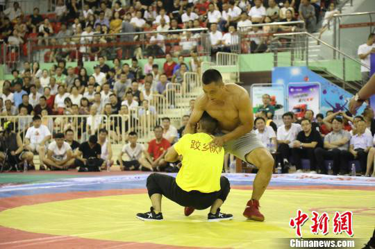 忻州摔跤比賽熱血瞬間，戰斗激情點燃視頻！
