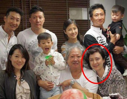 親戚是明星,光環(huán)交織下的微妙紐帶