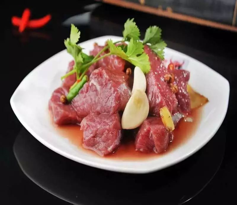 小巷獨(dú)特風(fēng)味,最新牛肉美食店探秘