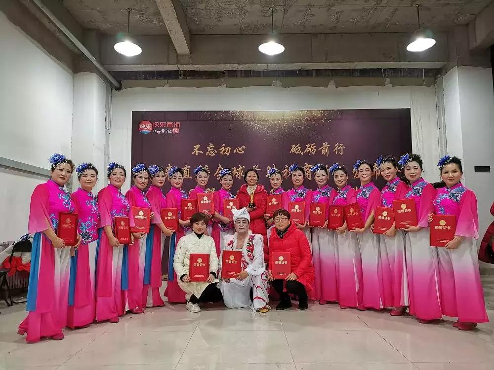 全國廣場舞比賽金獎榮耀時刻,舞動中的輝煌成就!