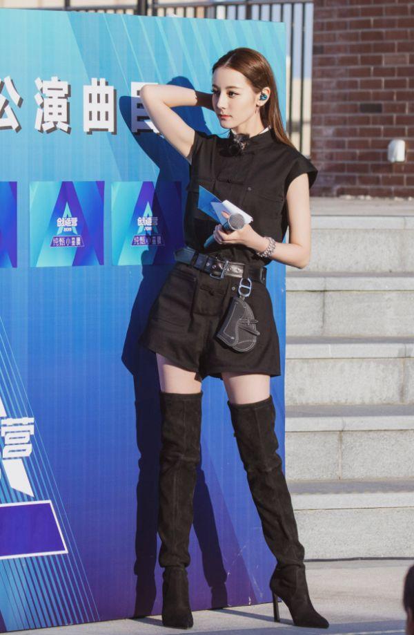 明星站姿,打造自信魅力的秘訣與步驟指南