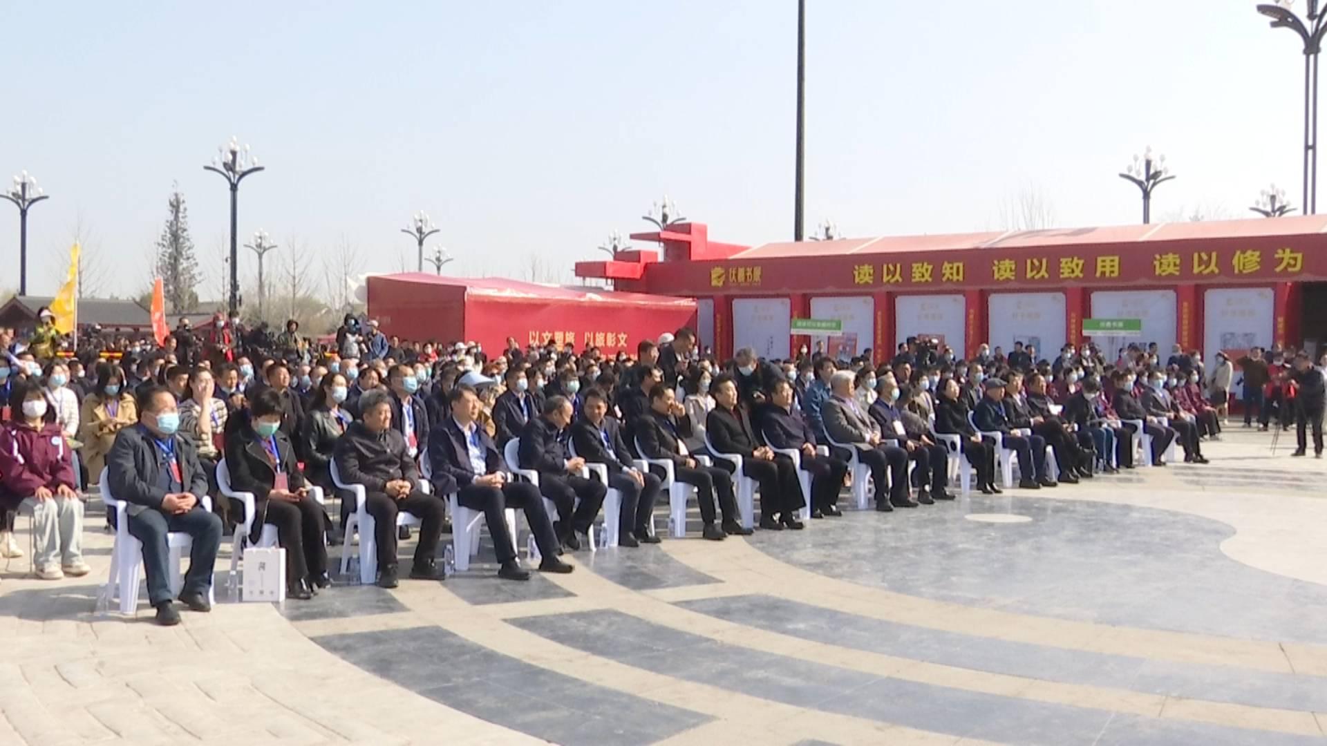 周口電視臺主持人，與自然美景的邂逅與內心平和之旅的照片分享