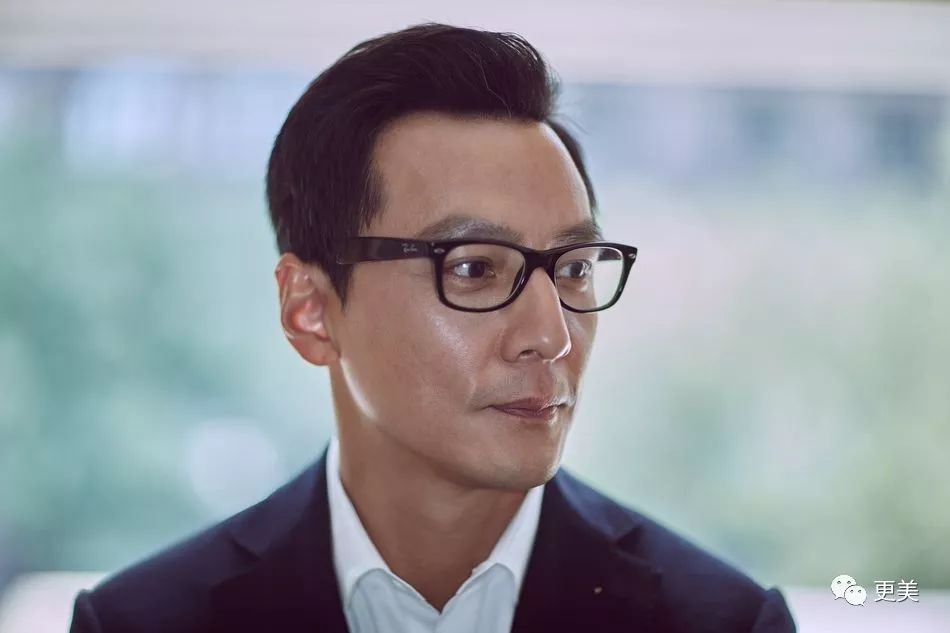 電影男明星的高科技產品風采展示