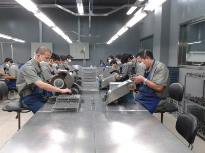 深圳表殼磨房技術熟練工,小巷工藝傳奇