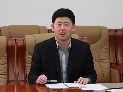 演員楊延東的獨家美食探索之旅，小巷中的獨特美味之旅