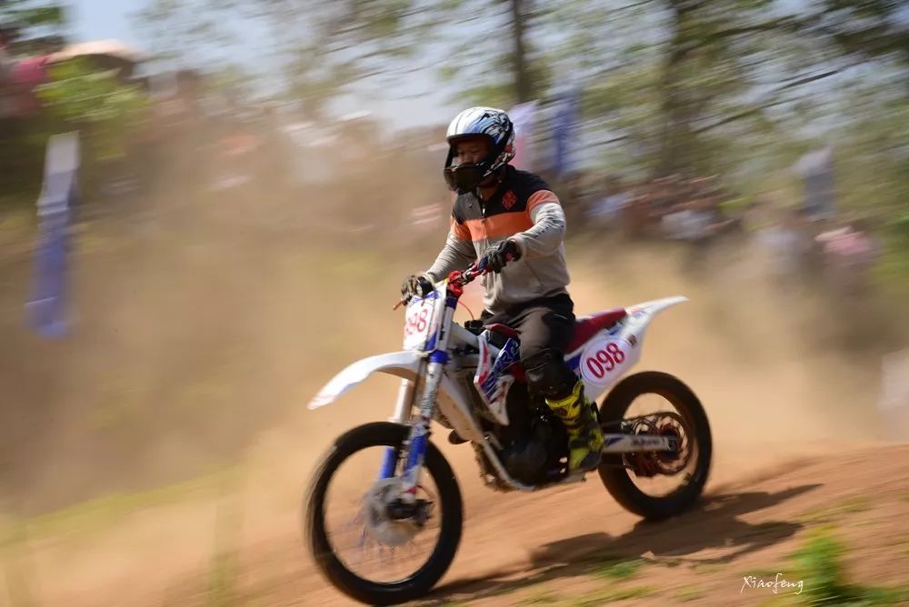 山地摩托車比賽視頻,巔峰速度與激情的對決