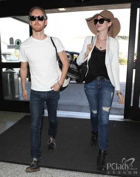 最新時尚牛仔褲展示,潮流趨勢與風格的深度探討