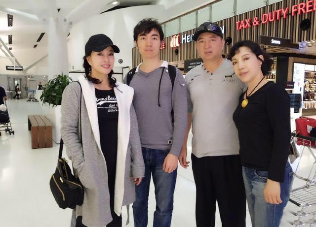 劉曉慶最新照片揭秘與小巷深處的特色小店探秘