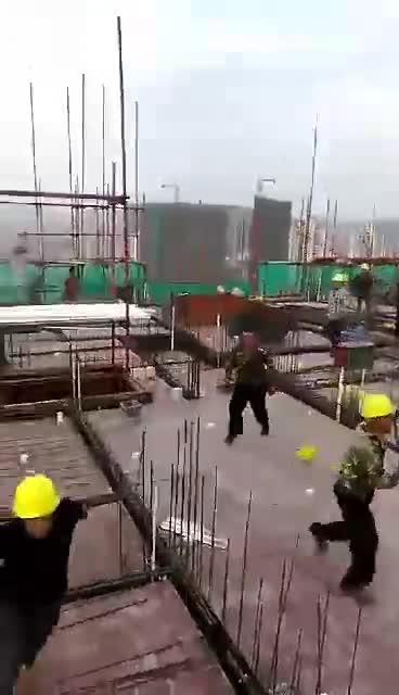 工地打人事件引發(fā)關(guān)注,征途轉(zhuǎn)向自然風(fēng)景之美引人深思